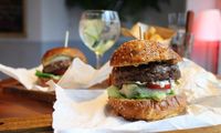 burgers-op-briochebroodje-500x300-66d